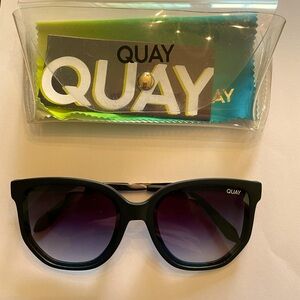 Quay coffee run sunglasses black and gold